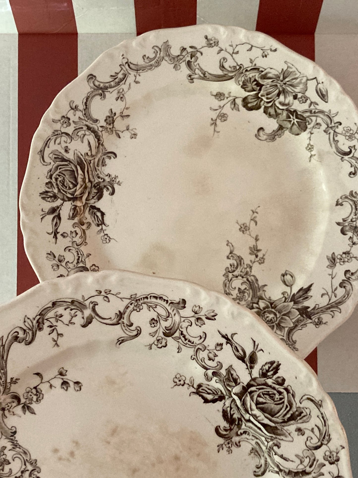 Wentworth - Assiette sur Piédouche