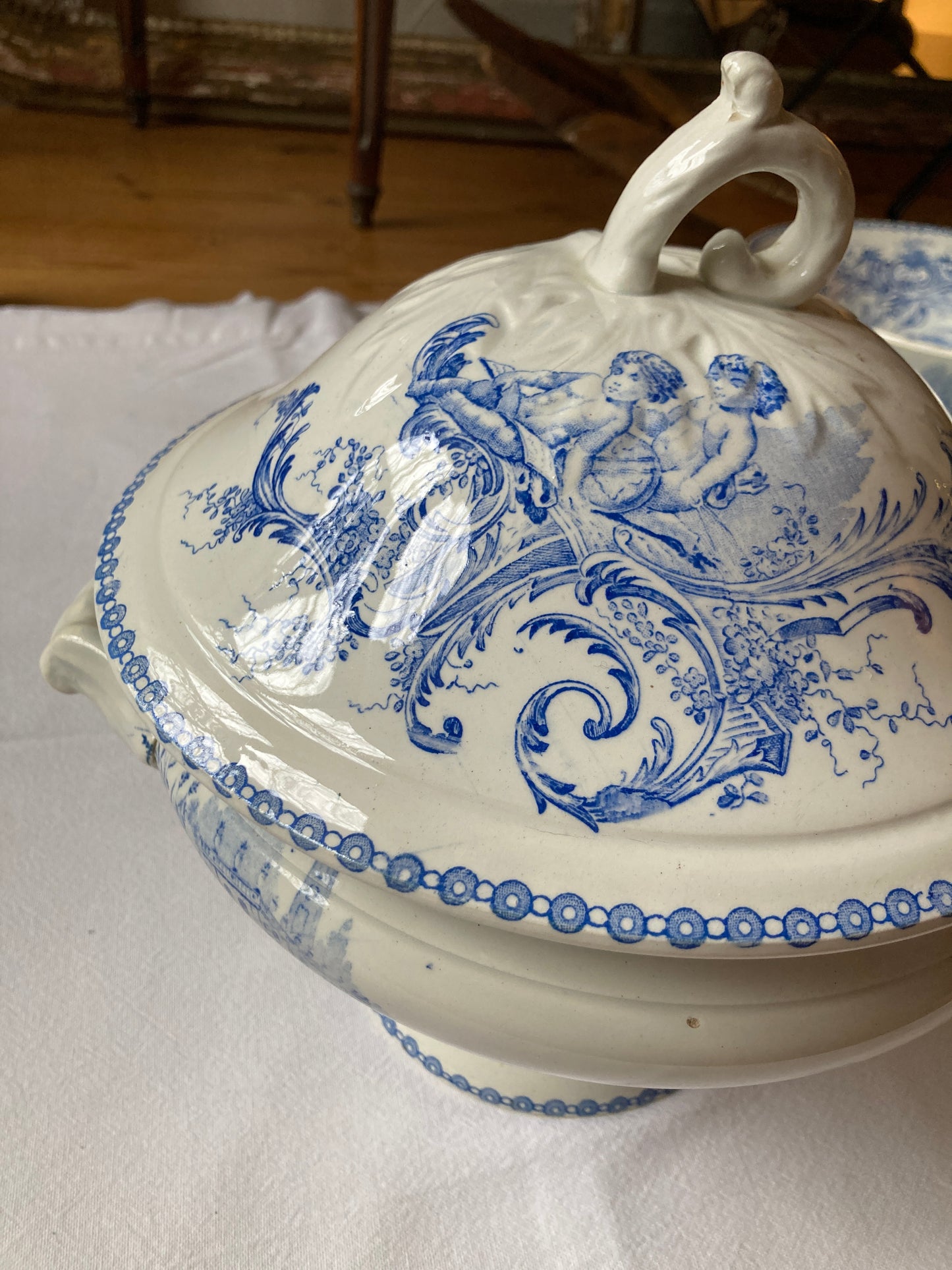 Trianon - Soup tureen
