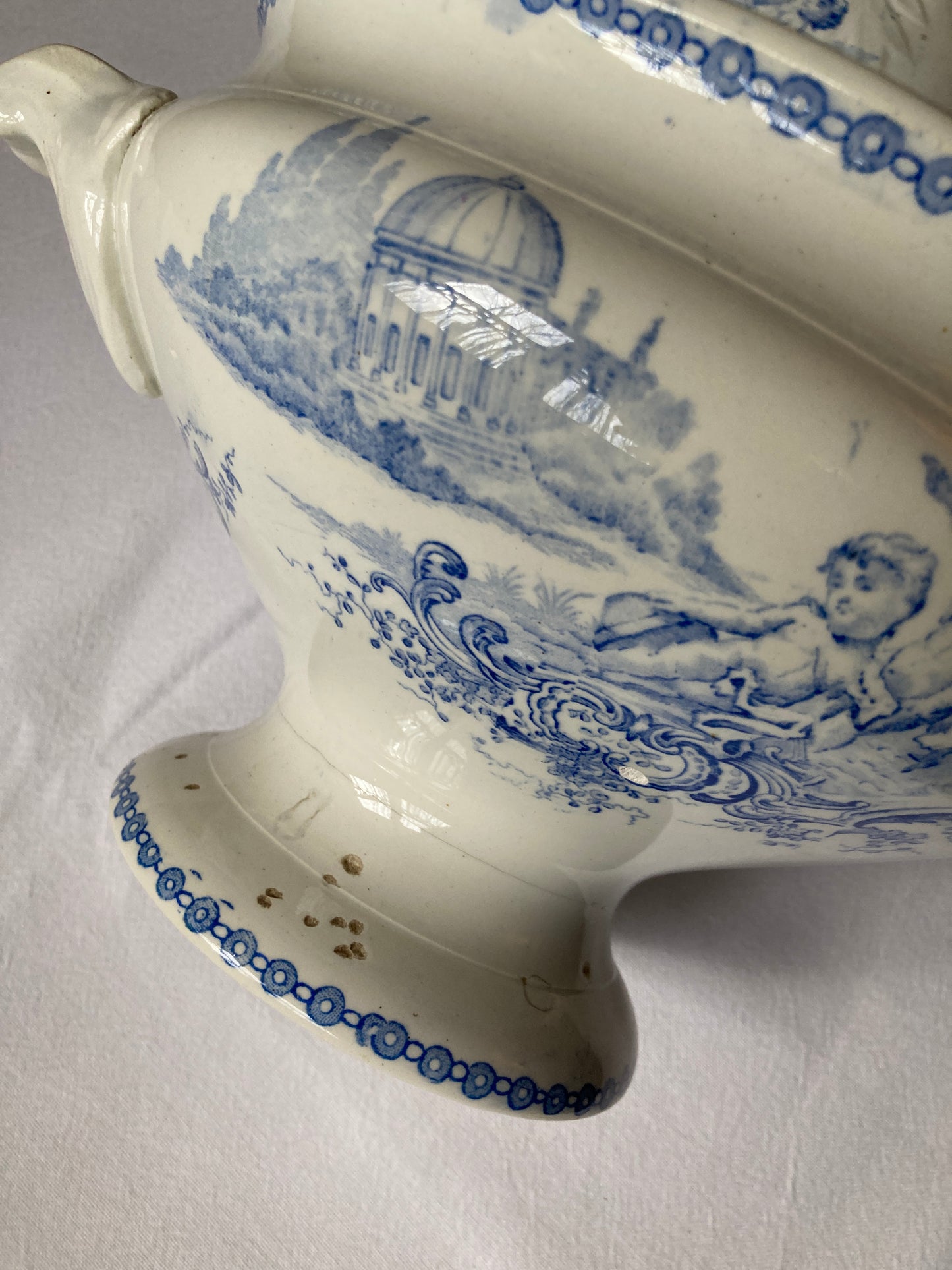 Trianon - Soup tureen