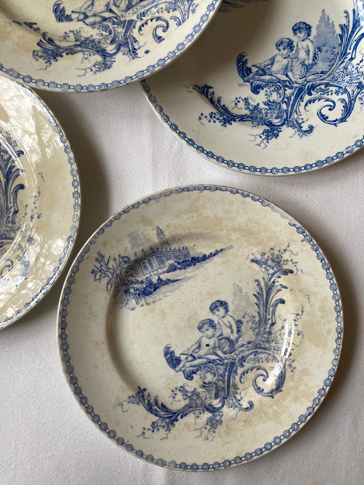 Trianon - 6 Assiettes Plates Patinées