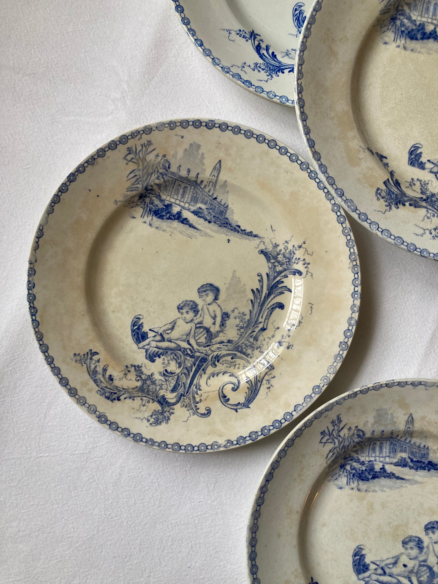 Trianon - 6 Assiettes Plates Patinées